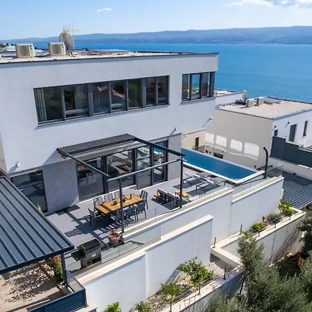 Grey With 4 Bedrooms, Heated Pool, Sauna, Media Room, Sea Views * Jesenice (Split-Dalmatia)