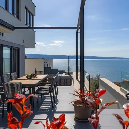 Willa Grey With 4 Bedrooms, Heated Pool, Sauna, Media Room, Sea Views