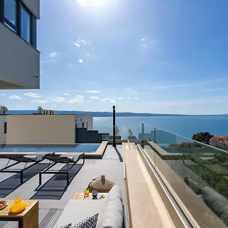 Grey With 4 Bedrooms, Heated Pool, Sauna, Media Room, Sea Views Willa