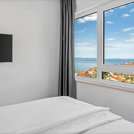 Willa Grey With 4 Bedrooms, Heated Pool, Sauna, Media Room, Sea Views Jesenice (Split-Dalmatia)