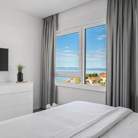 Willa Grey With 4 Bedrooms, Heated Pool, Sauna, Media Room, Sea Views Jesenice (Split-Dalmatia)