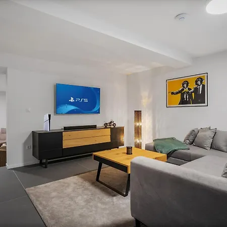 Grey With 4 Bedrooms, Heated Pool, Sauna, Media Room, Sea Views Jesenice (Split-Dalmatia)