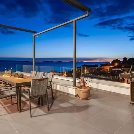 Grey With 4 Bedrooms, Heated Pool, Sauna, Media Room, Sea Views Villa Jesenice (Split-Dalmatia)