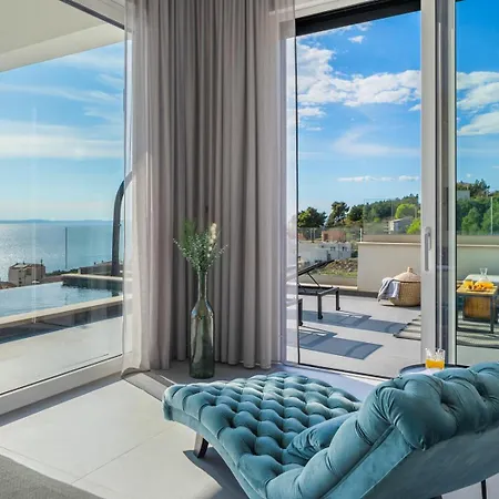 Willa Grey With 4 Bedrooms, Heated Pool, Sauna, Media Room, Sea Views *