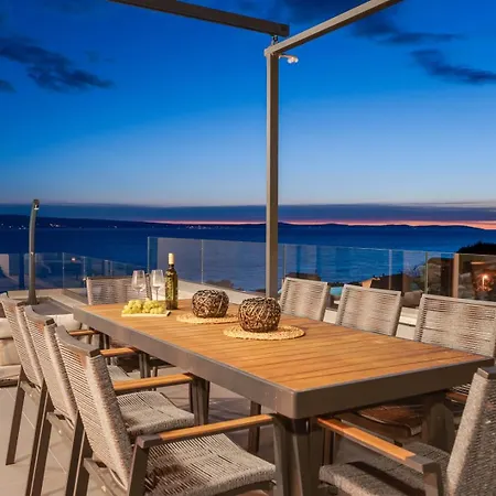 Grey With 4 Bedrooms, Heated Pool, Sauna, Media Room, Sea Views * Jesenice (Split-Dalmatia)