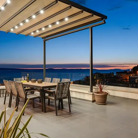 Grey With 4 Bedrooms, Heated Pool, Sauna, Media Room, Sea Views * Jesenice (Split-Dalmatia)